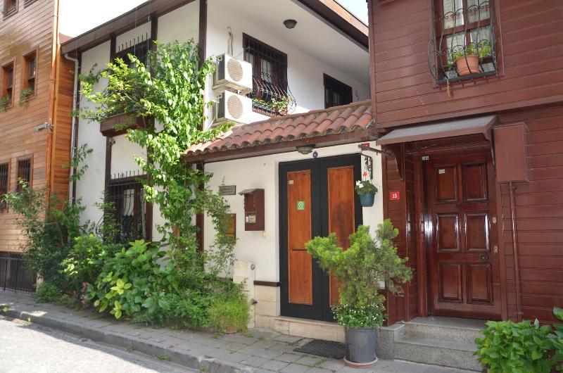Villa Sphendone image