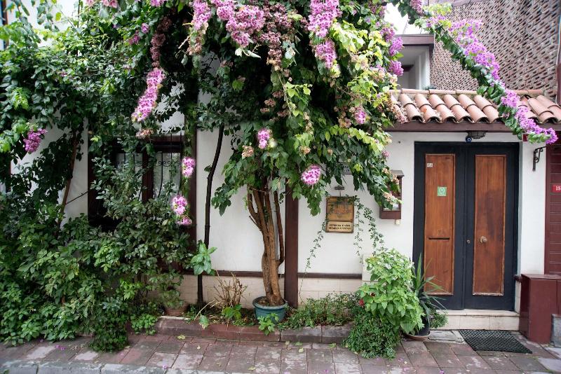 Villa Sphendone image