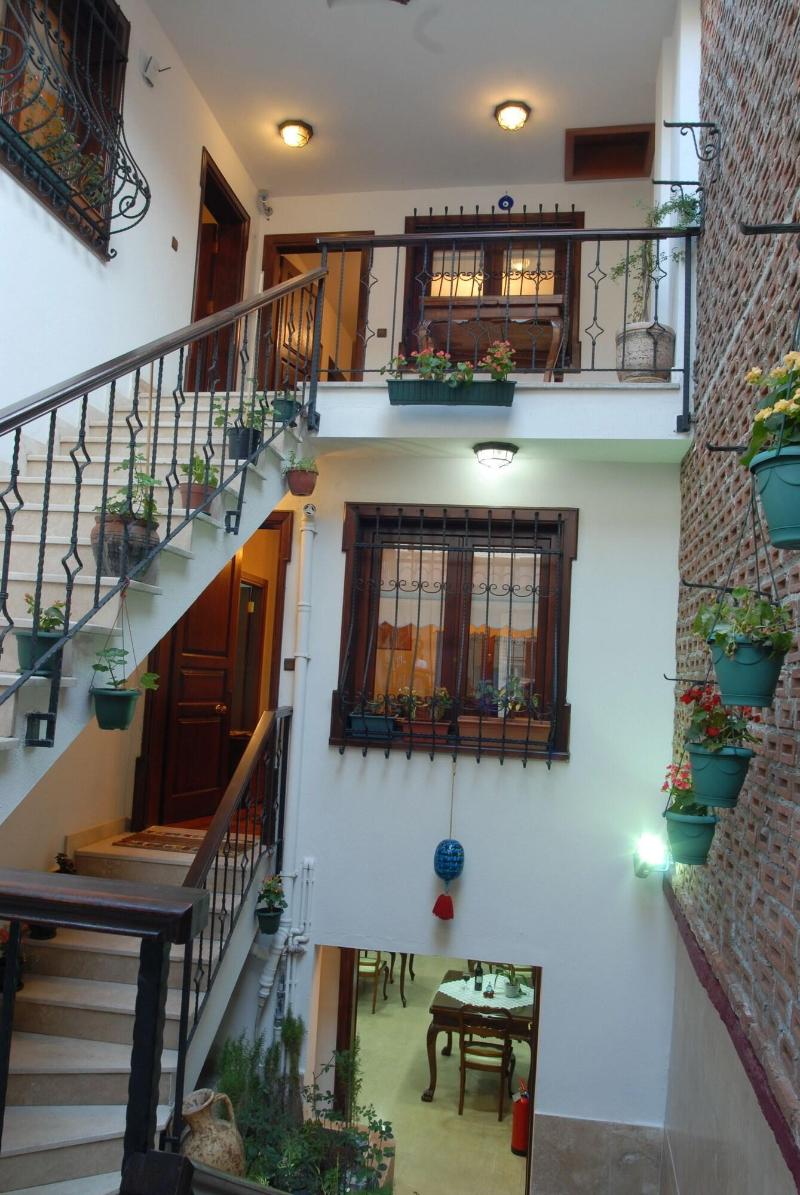 Villa Sphendone image