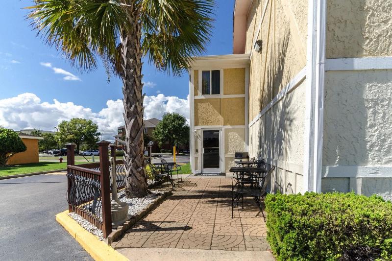 Rodeway Inn & Suites Jacksonville Near Camp Lejeun image
