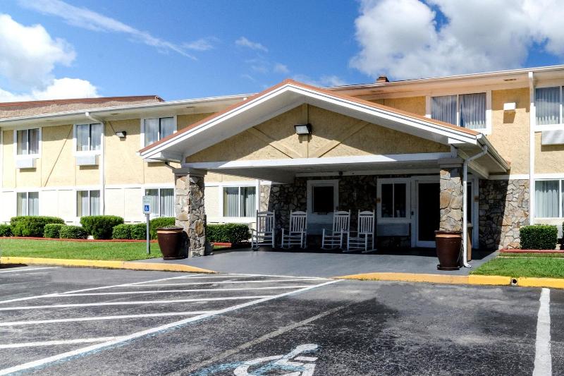 Rodeway Inn & Suites Jacksonville Near Camp Lejeun image