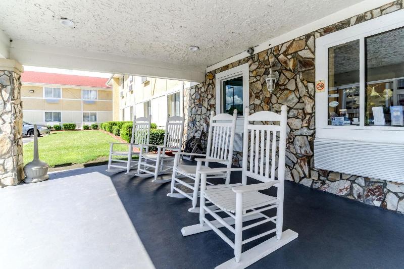 Rodeway Inn & Suites Jacksonville Near Camp Lejeun image