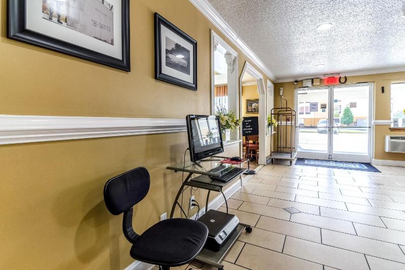 Rodeway Inn & Suites Jacksonville Near Camp Lejeun image