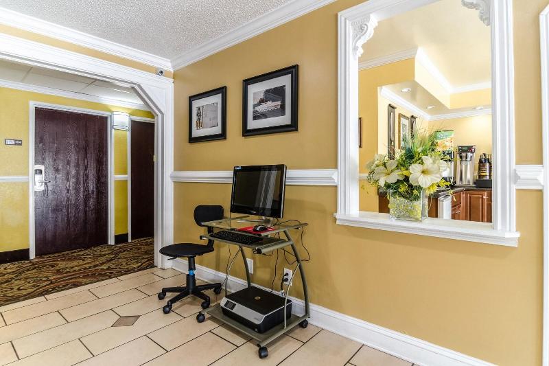 Rodeway Inn & Suites Jacksonville Near Camp Lejeun image