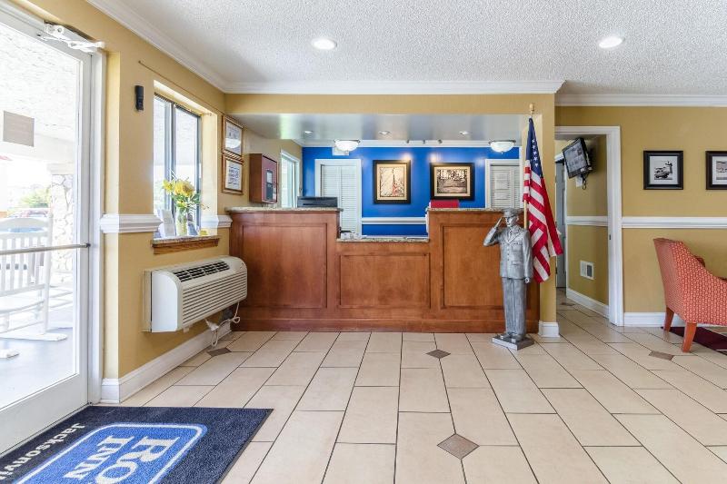Rodeway Inn & Suites Jacksonville Near Camp Lejeun image