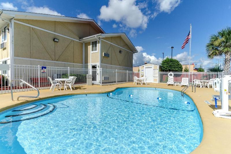 Rodeway Inn & Suites Jacksonville Near Camp Lejeun image