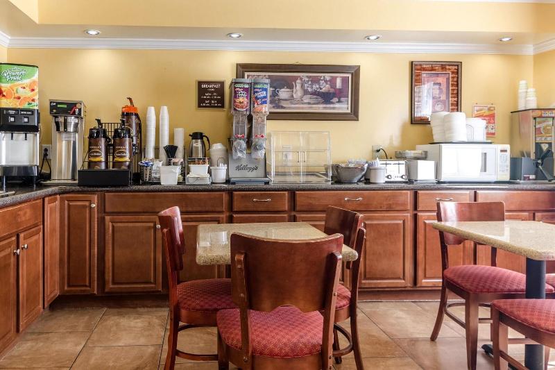 Rodeway Inn & Suites Jacksonville Near Camp Lejeun image