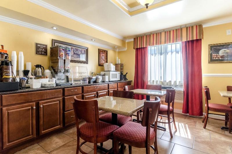 Rodeway Inn & Suites Jacksonville Near Camp Lejeun image