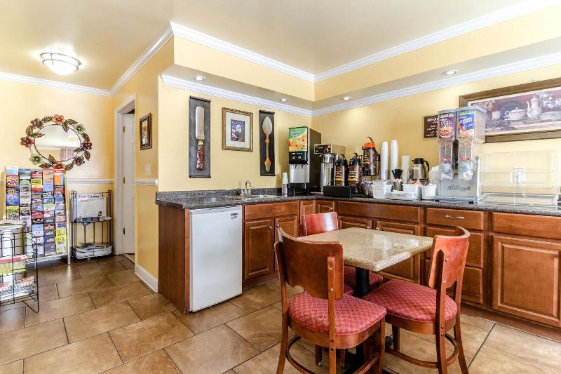 Rodeway Inn & Suites Jacksonville Near Camp Lejeun image