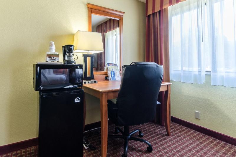 Rodeway Inn & Suites Jacksonville Near Camp Lejeun image