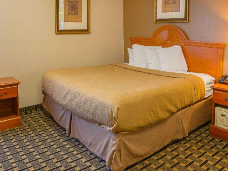 Rodeway Inn & Suites Jacksonville Near Camp Lejeun image