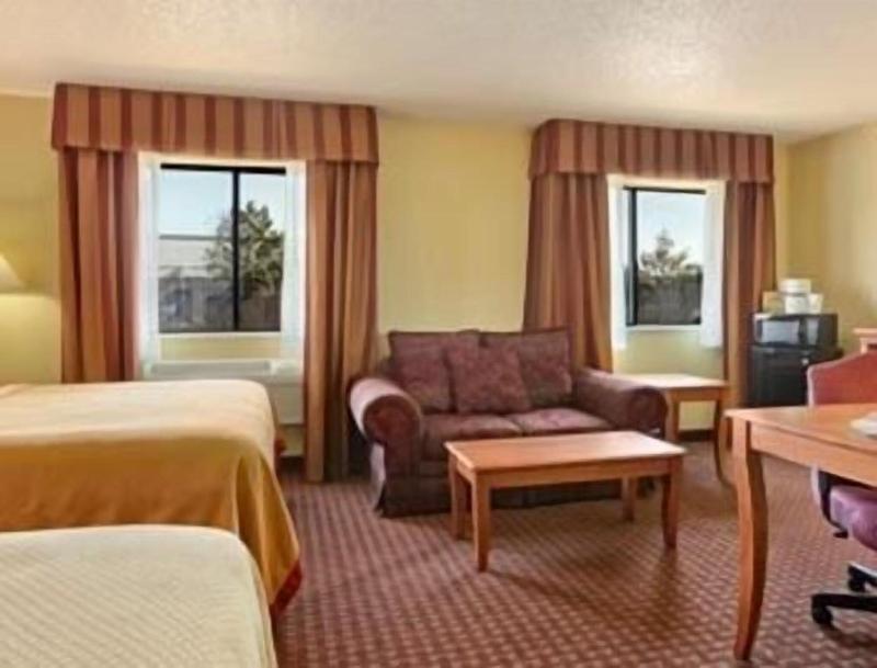 Rodeway Inn & Suites Jacksonville Near Camp Lejeun image