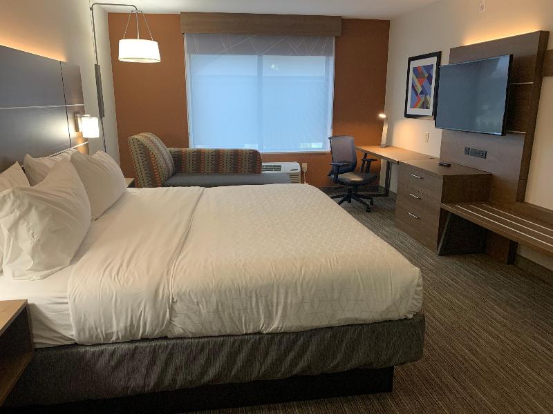 Holiday Inn Express Hotel & Suites Franklin - Oil image