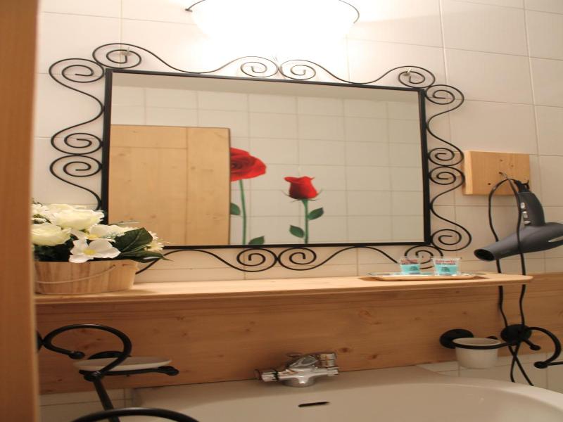 Jolly Residence image