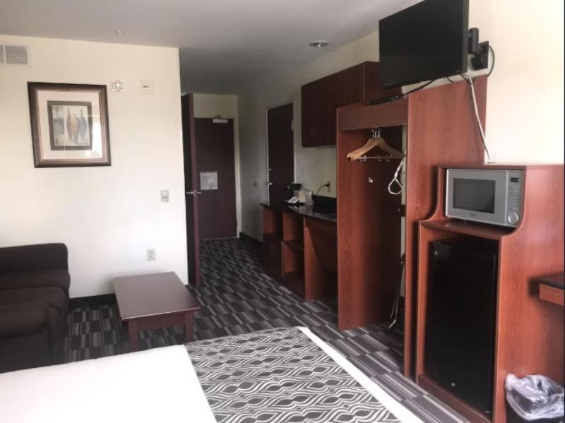 Microtel Inn & Suites By Wyndham Indianapolis Air image