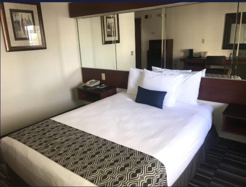 Microtel Inn & Suites By Wyndham Indianapolis Air image