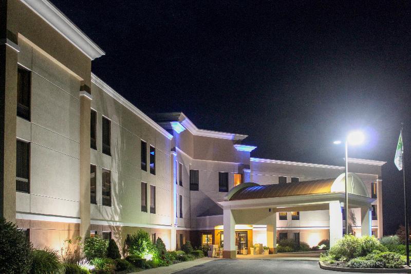Holiday Inn Express Lewisburg/New Columbia image