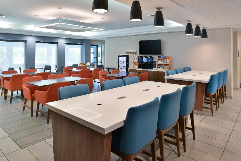 Holiday Inn Express Lewisburg/New Columbia image