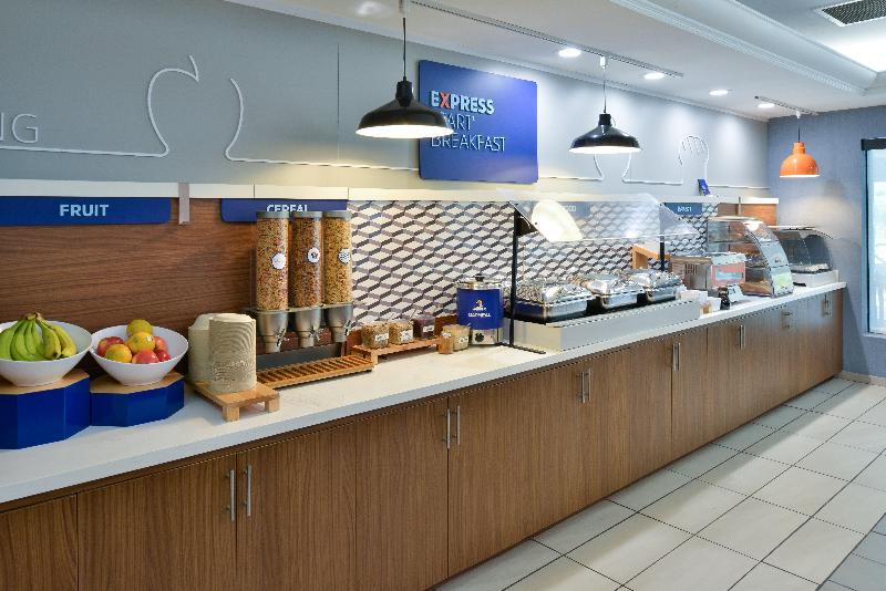 Holiday Inn Express Lewisburg/New Columbia image