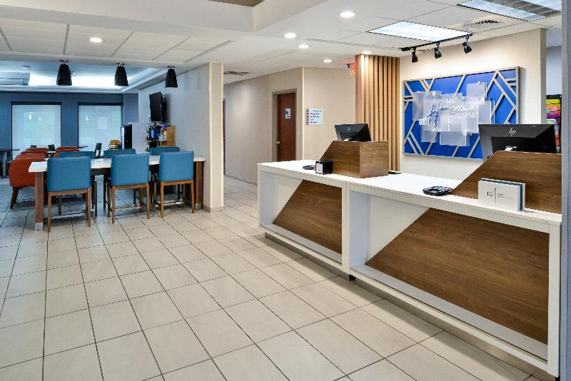 Holiday Inn Express Lewisburg/New Columbia image