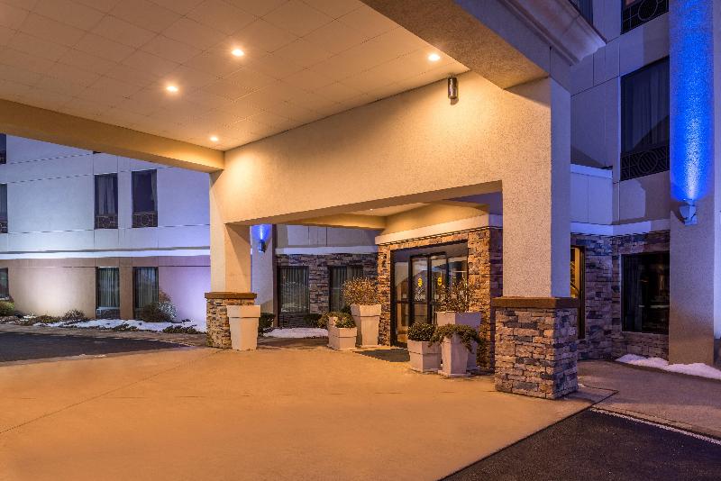 Holiday Inn Express Lewisburg/New Columbia image