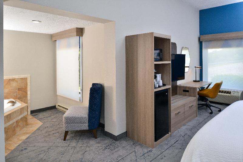 Holiday Inn Express Lewisburg/New Columbia image