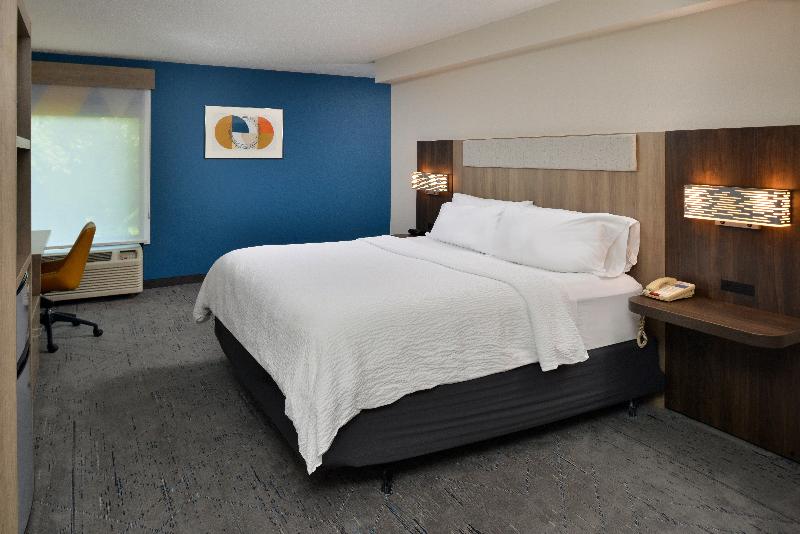 Holiday Inn Express Lewisburg/New Columbia image
