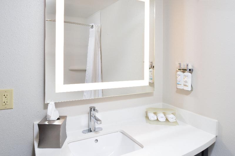Holiday Inn Express Lewisburg/New Columbia image