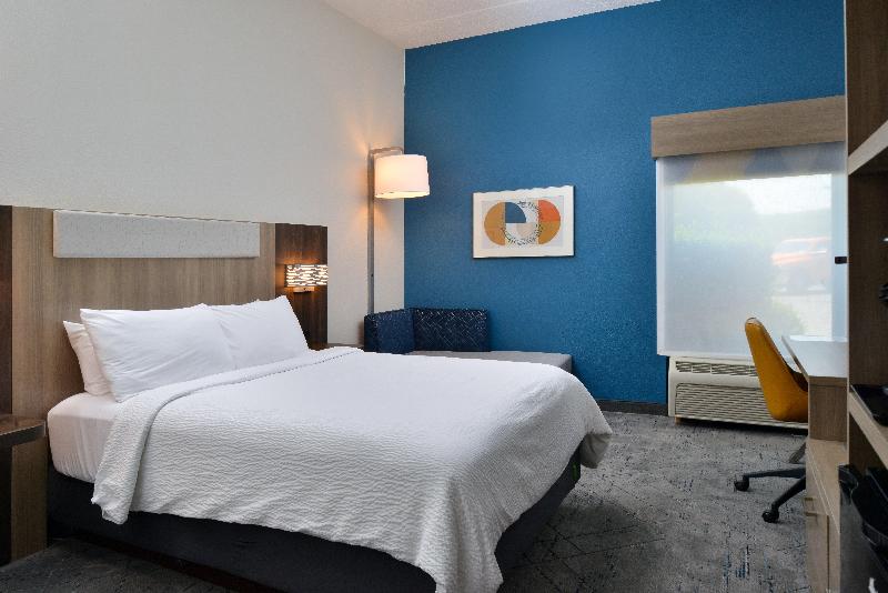 Holiday Inn Express Lewisburg/New Columbia image