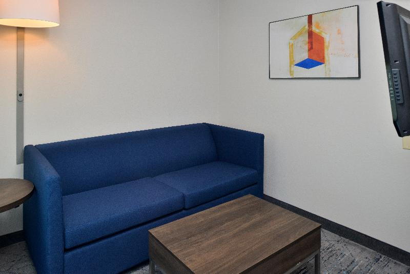 Holiday Inn Express Lewisburg/New Columbia image