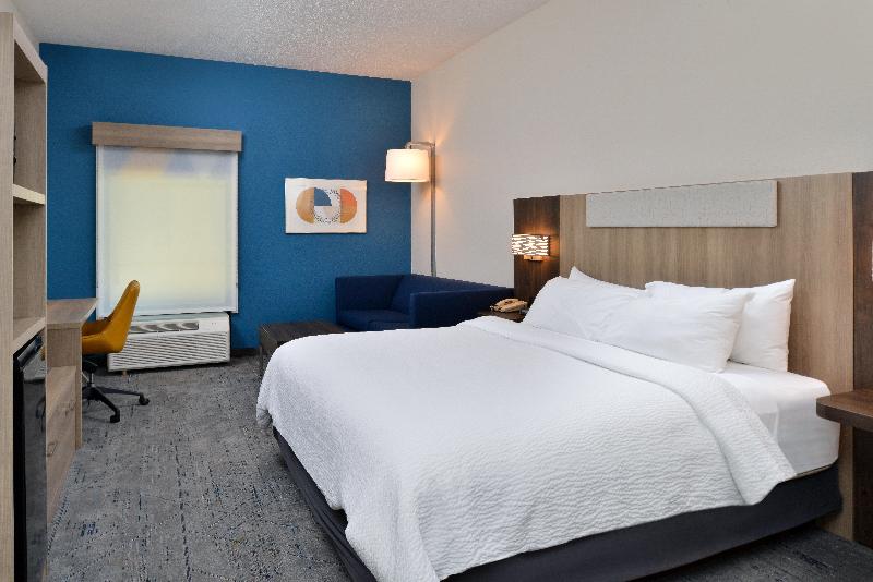 Holiday Inn Express Lewisburg/New Columbia image