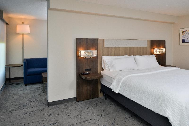 Holiday Inn Express Lewisburg/New Columbia image