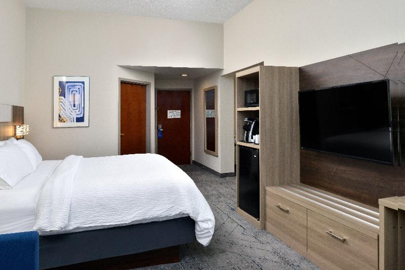 Holiday Inn Express Lewisburg/New Columbia image