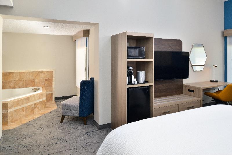 Holiday Inn Express Lewisburg/New Columbia image