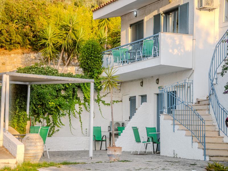 Metaxatos Apartments image