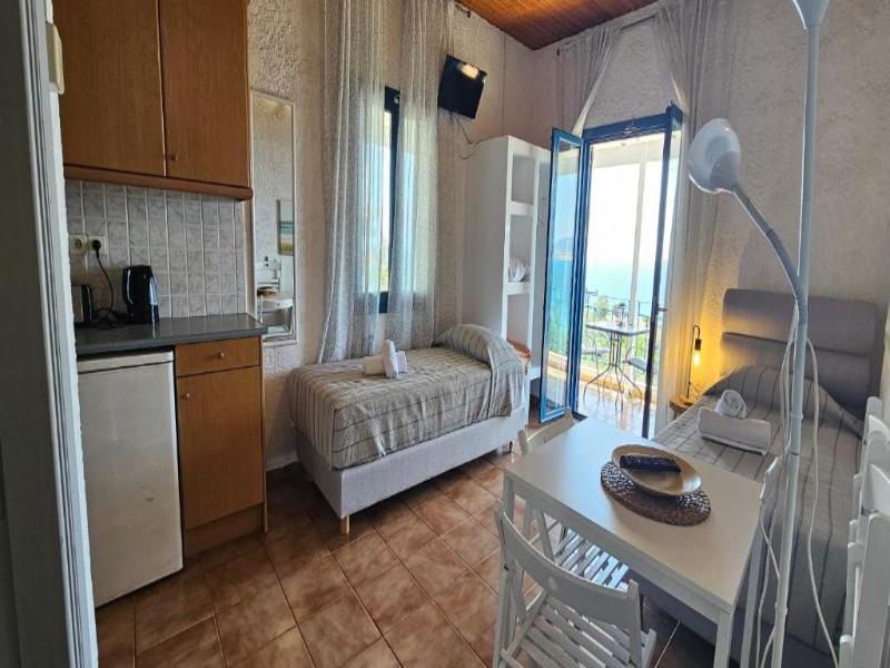 Metaxatos Apartments image