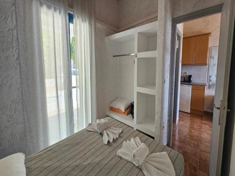 Metaxatos Apartments image