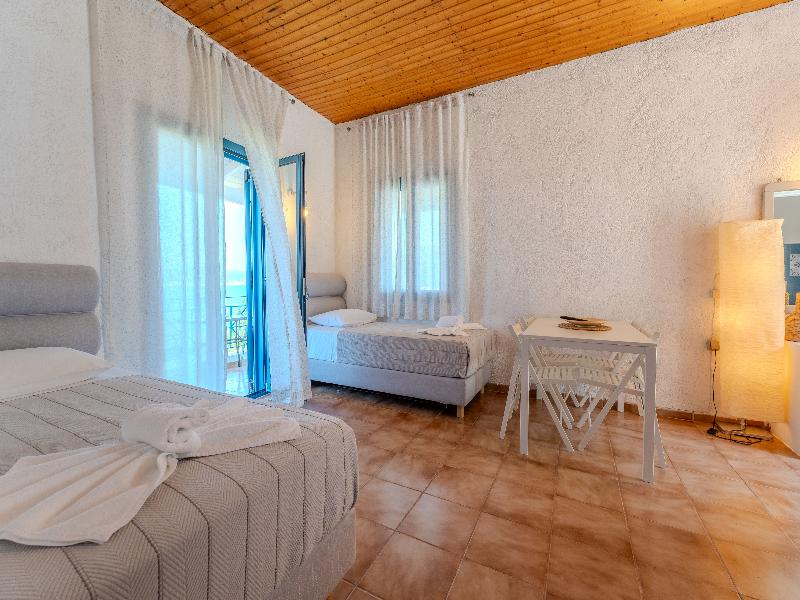 Metaxatos Apartments image