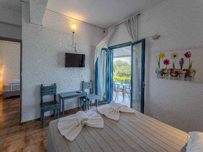 Metaxatos Apartments image