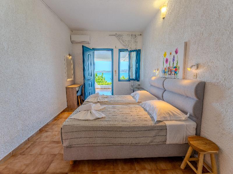 Metaxatos Apartments image