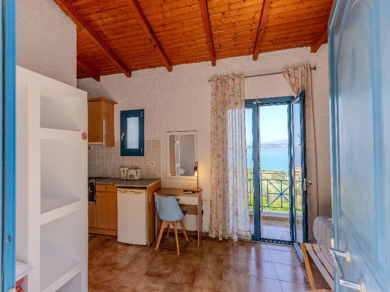 Metaxatos Apartments image