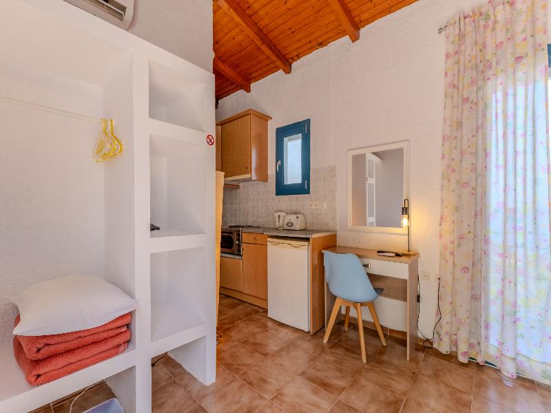 Metaxatos Apartments image
