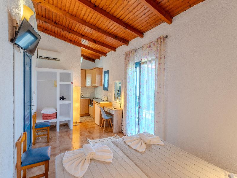 Metaxatos Apartments image