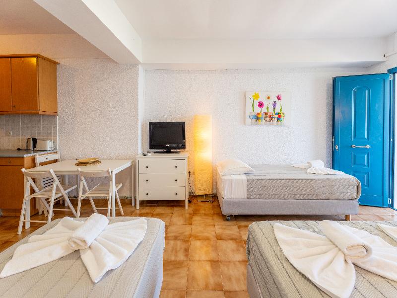 Metaxatos Apartments image
