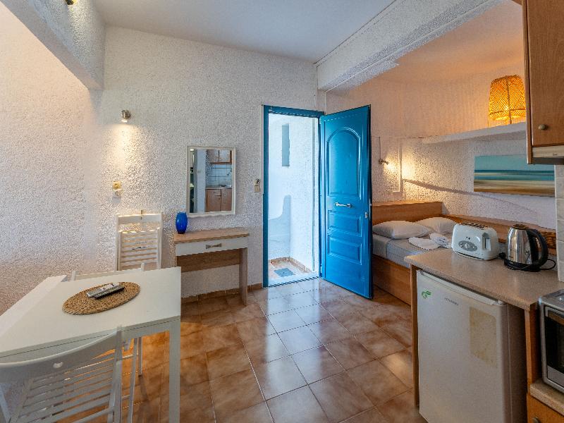 Metaxatos Apartments image