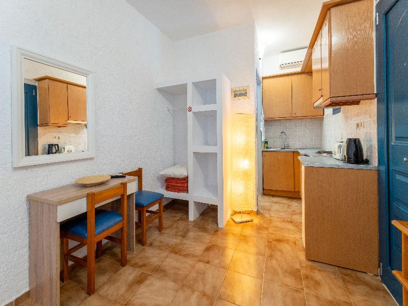 Metaxatos Apartments image