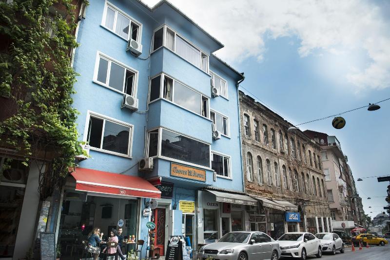 Cheers Midtown Hostel image