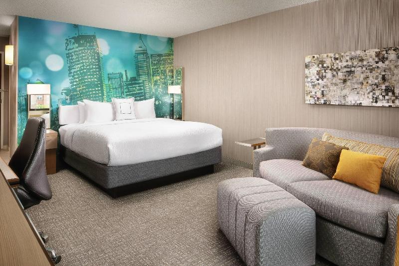 Courtyard By Marriott Indianapolis At The Capitol