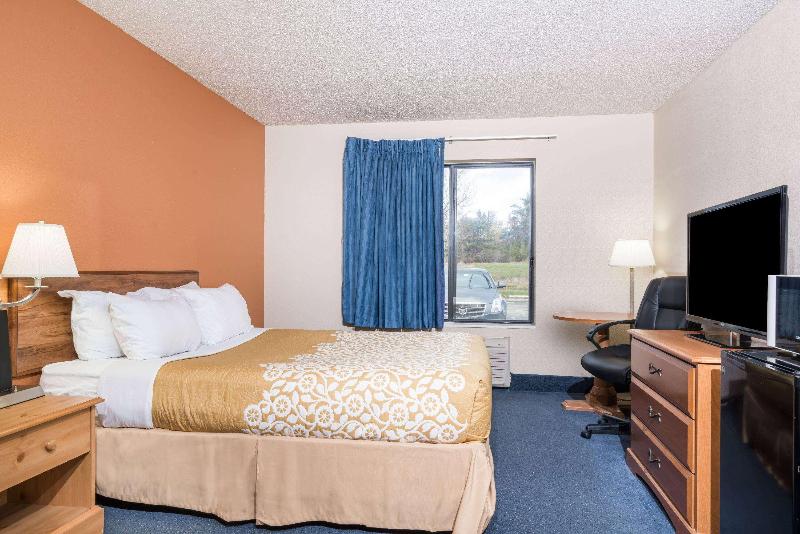Days Inn by Wyndham Black River Falls image 8