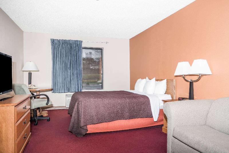 Days Inn by Wyndham Black River Falls image 7